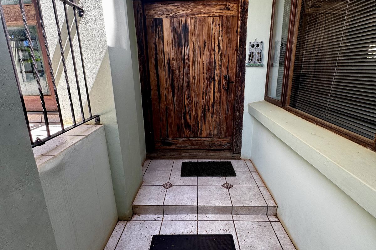 Family Home with Pool, Office & Sea Views in Mtunzini - Photo 4