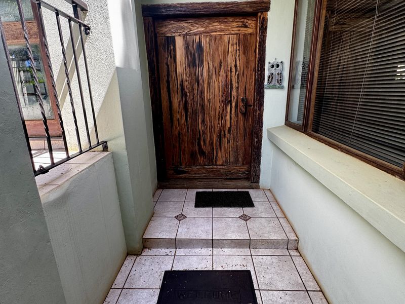 Family Home with Pool, Office & Sea Views in Mtunzini - Photo 4