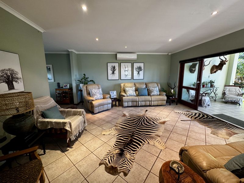 Family Home with Pool, Office & Sea Views in Mtunzini - Photo 6