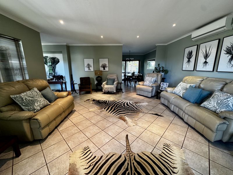 Family Home with Pool, Office & Sea Views in Mtunzini - Photo 7