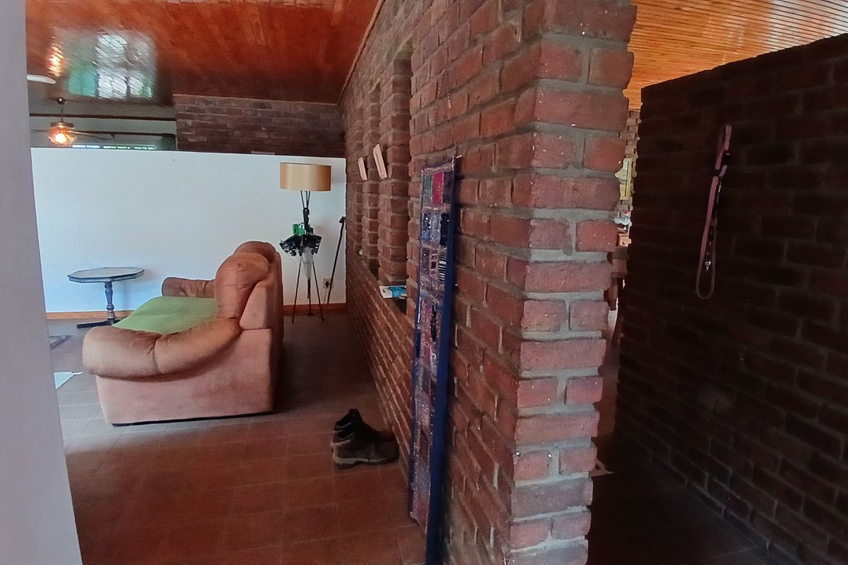 Tucked away in a quiet cul-de-sac - Photo 3