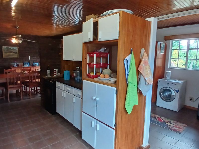 Tucked away in a quiet cul-de-sac - Photo 8