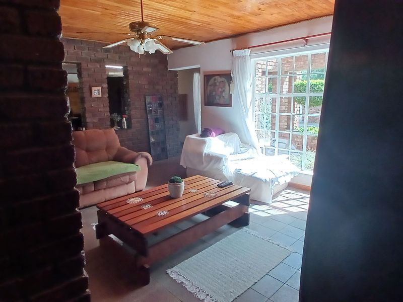 Tucked away in a quiet cul-de-sac - Photo 5