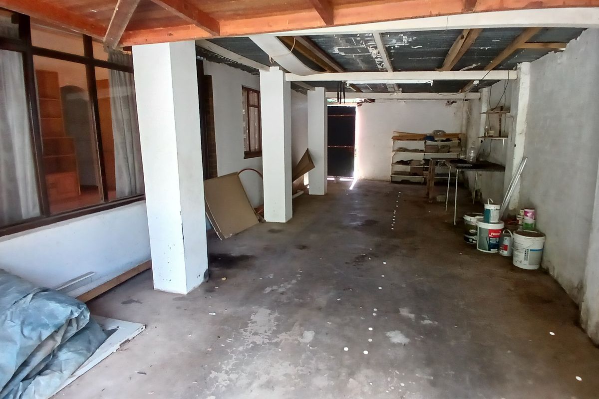 Tucked away in a quiet cul-de-sac - Photo 4