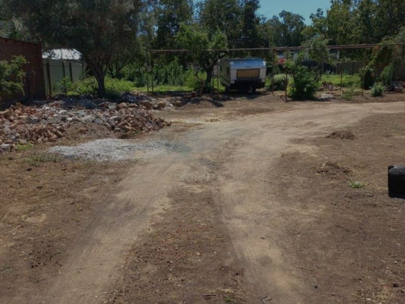 Prime Vacan Land in a Prestigious Area of Graaff-Reinet - Photo 1