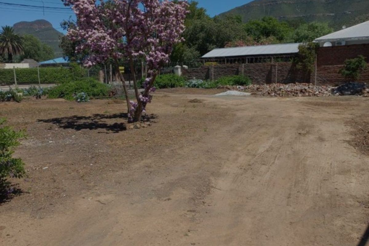 Prime Vacan Land in a Prestigious Area of Graaff-Reinet - Photo 2