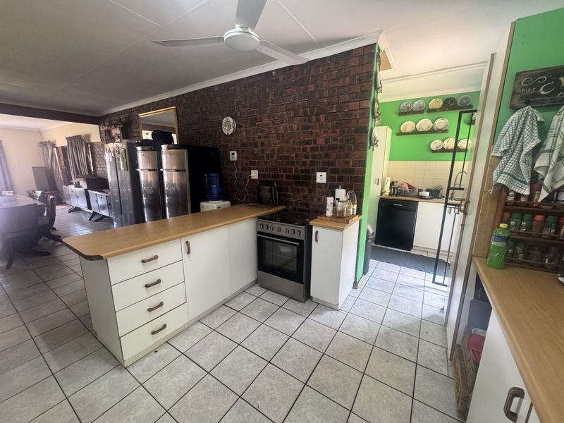 Face-brick Family Home with Flatlet - Photo 4