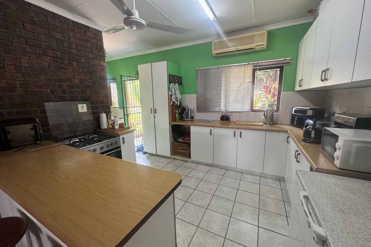 Face-brick Family Home with Flatlet - Photo 3