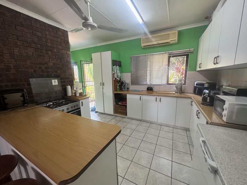 Face-brick Family Home with Flatlet - Photo 3