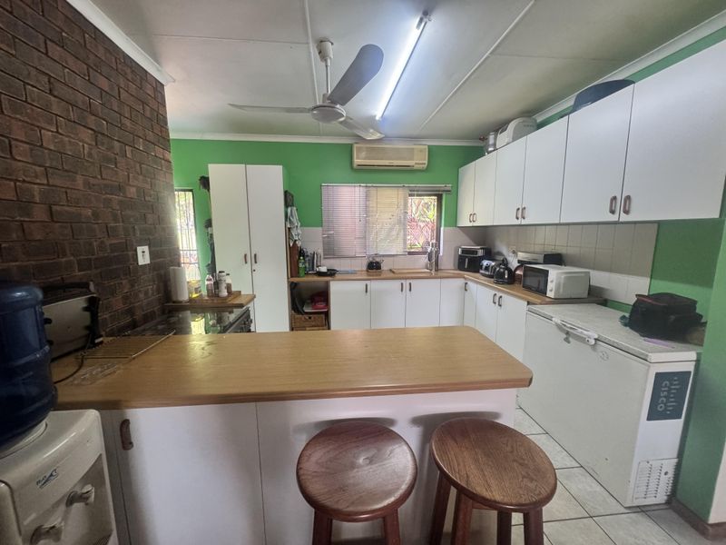 Face-brick Family Home with Flatlet - Photo 2