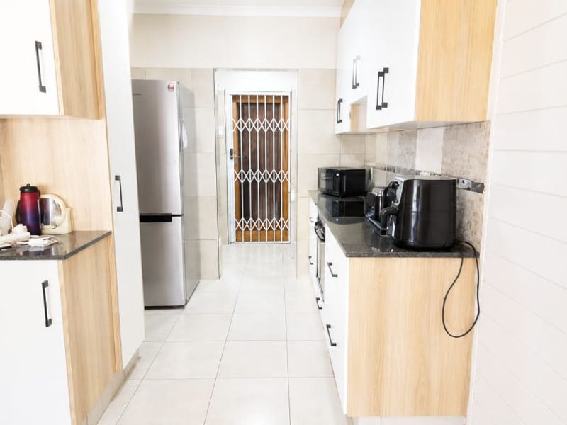 2-Bedroom Rental Duplex with Private Garden – Available 01 September - Photo 8