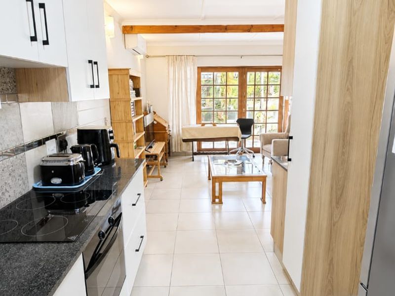 2-Bedroom Rental Duplex with Private Garden – Available 01 September - Photo 7