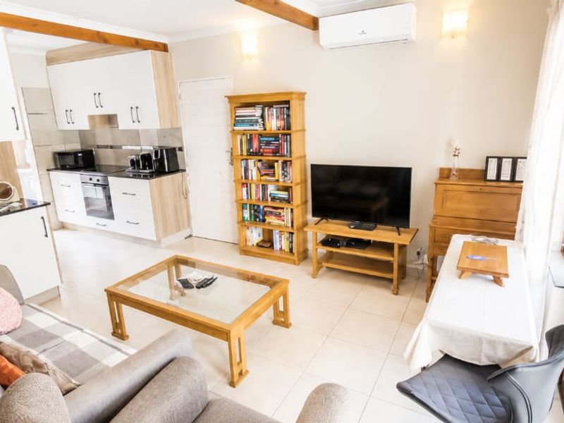 2-Bedroom Rental Duplex with Private Garden – Available 01 September - Photo 4