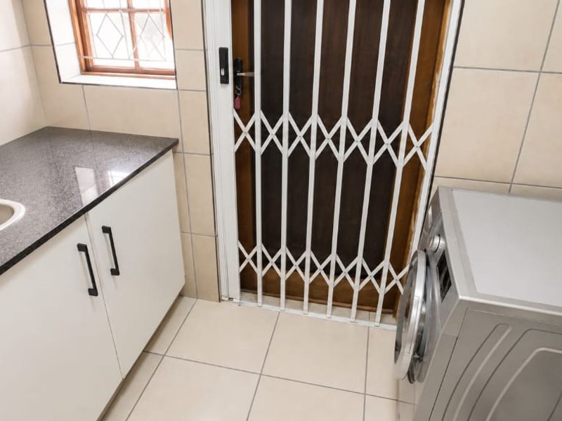 2-Bedroom Rental Duplex with Private Garden – Available 01 September - Photo 10