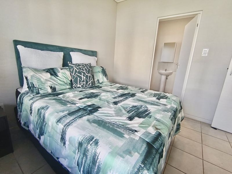 Stylish Fully Furnished Apartment with Premium Lifestyle Amenities - Photo 6