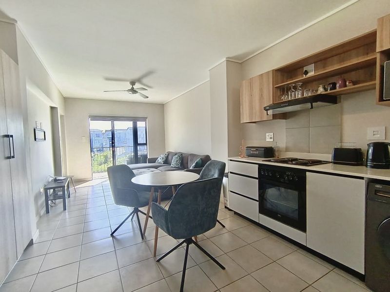 Stylish Fully Furnished Apartment with Premium Lifestyle Amenities - Photo 3