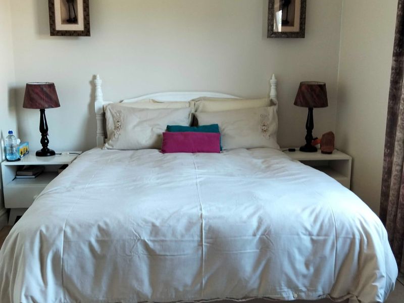 Modern Pet-Friendly Townhouse with a Private Garden - Photo 7