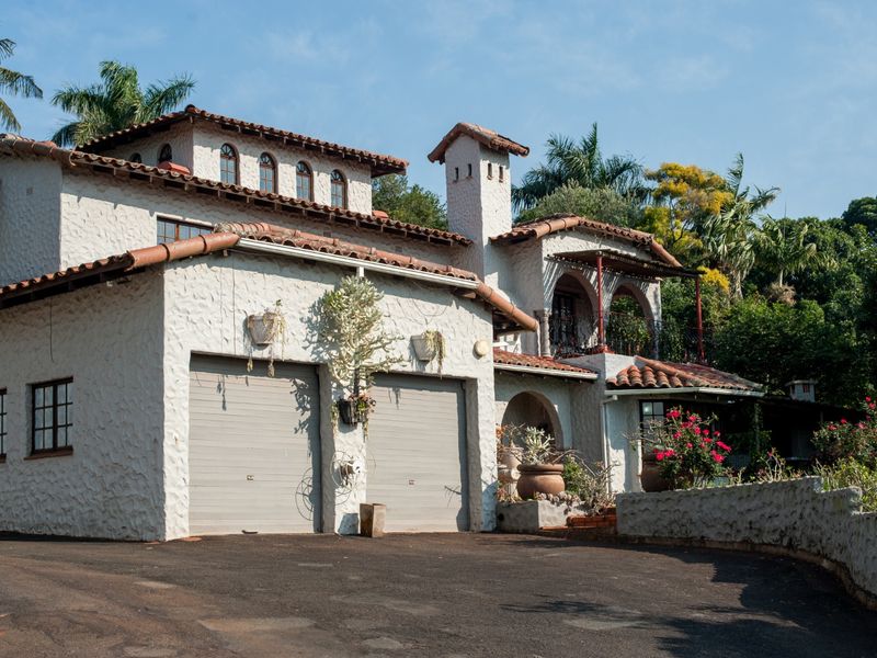 Spectacular Family Home with Panoramic Ocean Views in One of Mtunzini's Most Sought-After Streets - Photo 3