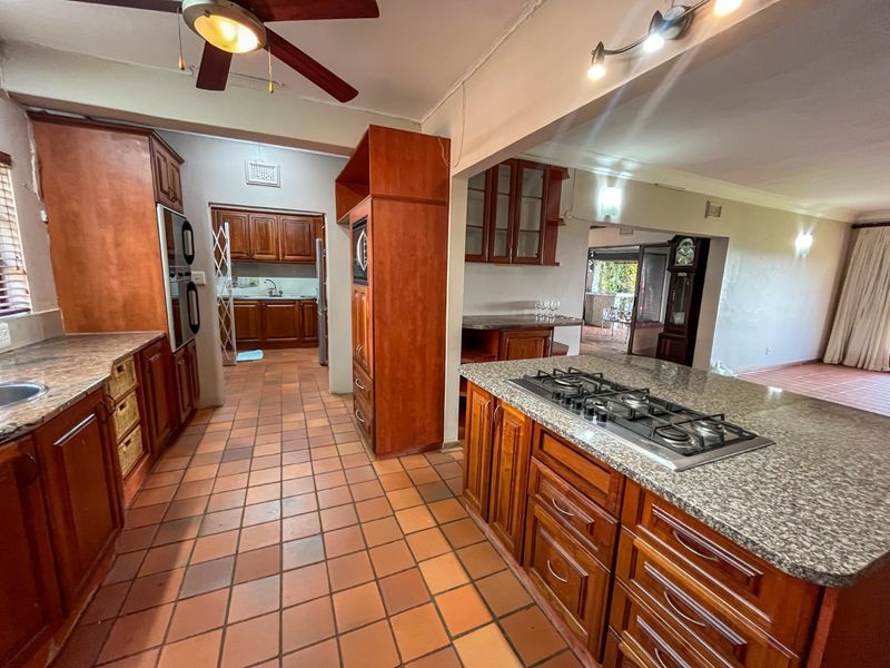 Spectacular Family Home with Panoramic Ocean Views in One of Mtunzini's Most Sought-After Streets - Photo 10