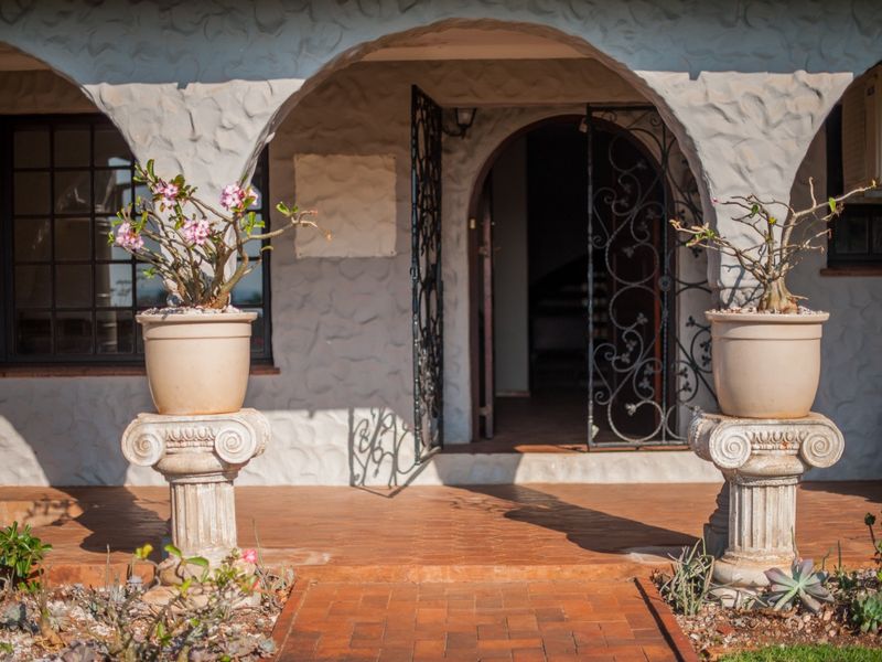 Spectacular Family Home with Panoramic Ocean Views in One of Mtunzini's Most Sought-After Streets - Photo 4