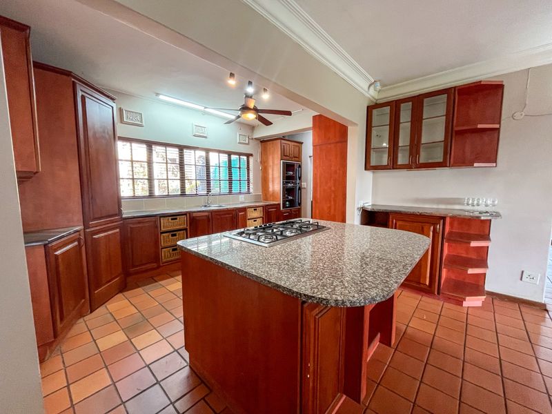 Spectacular Family Home with Panoramic Ocean Views in One of Mtunzini's Most Sought-After Streets - Photo 7