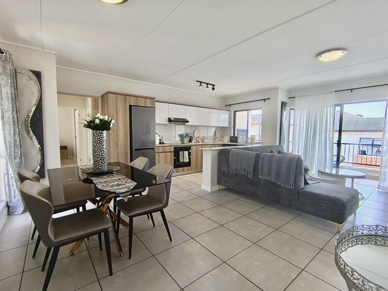 Fully Furnished apartment in sought after estate! - Photo 1