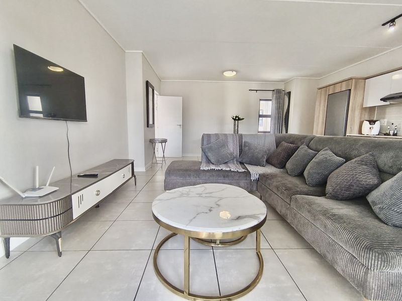 Fully Furnished apartment in sought after estate! - Photo 2