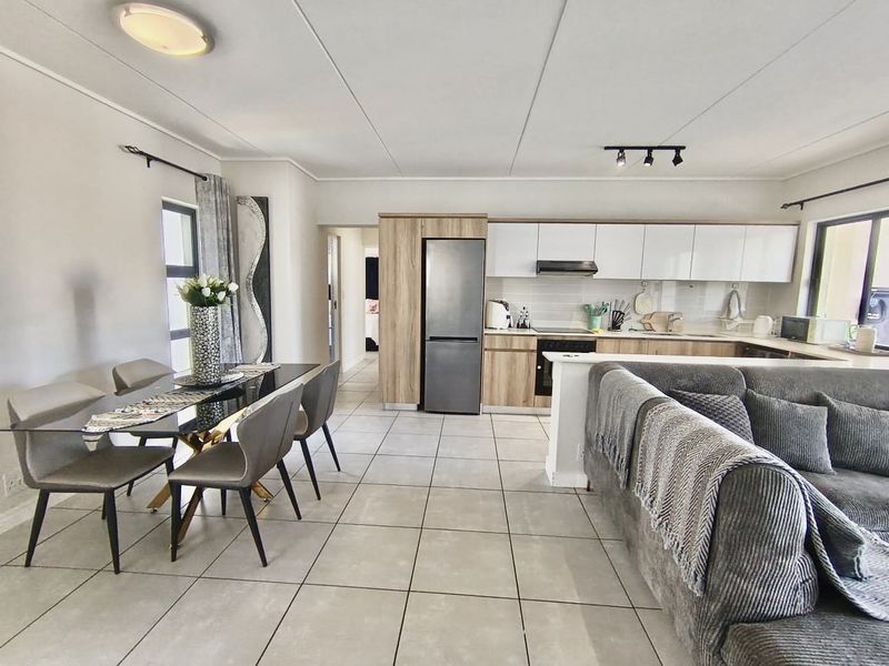 Fully Furnished apartment in sought after estate! - Photo 4