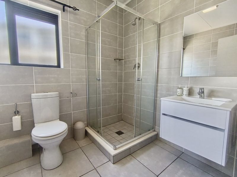 Fully Furnished apartment in sought after estate! - Photo 9