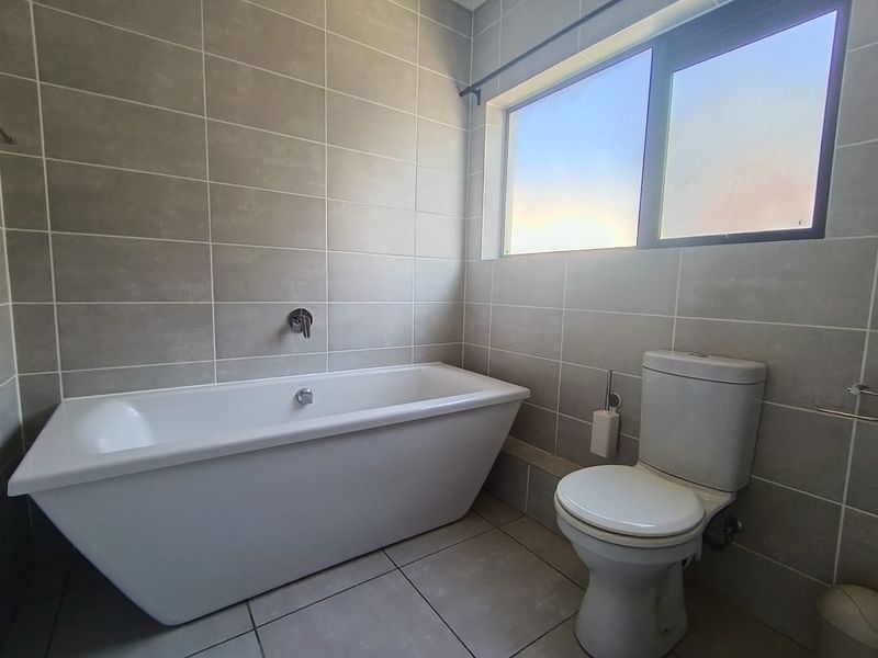 Fully Furnished apartment in sought after estate! - Photo 10