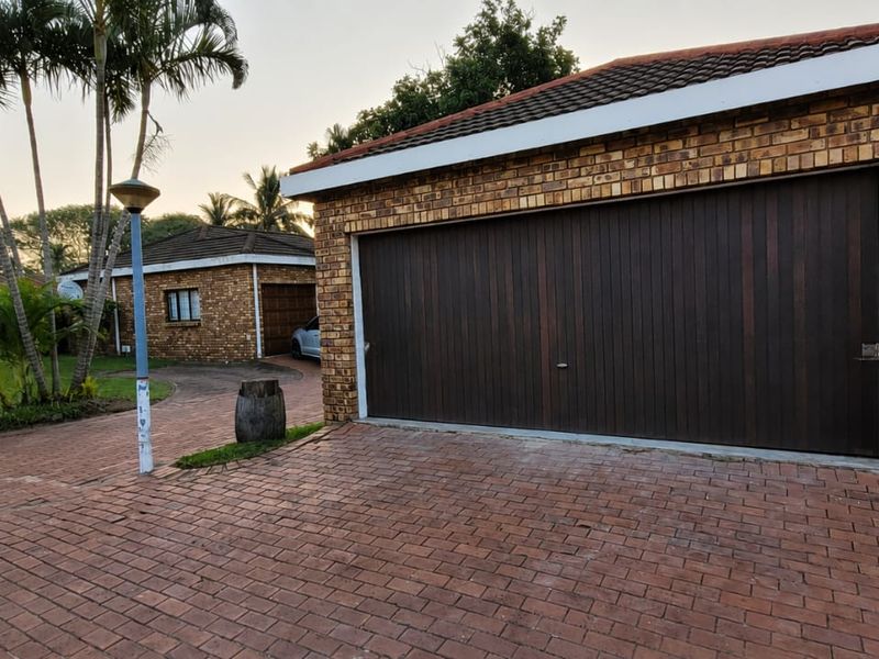 Charming 3-Bedroom Simplex – Perfect for Families or Those Looking to Downsize - Photo 1