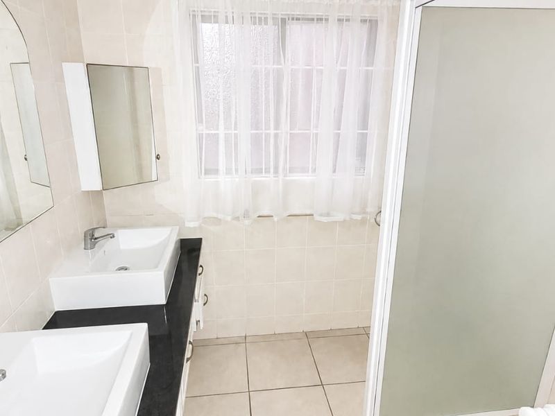 Charming 3-Bedroom Simplex – Perfect for Families or Those Looking to Downsize - Photo 10