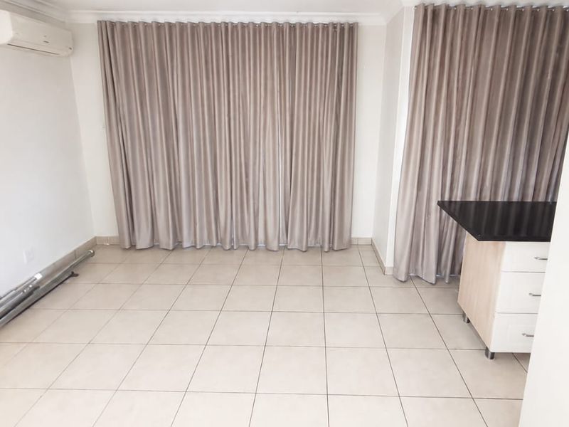 Charming 3-Bedroom Simplex – Perfect for Families or Those Looking to Downsize - Photo 9