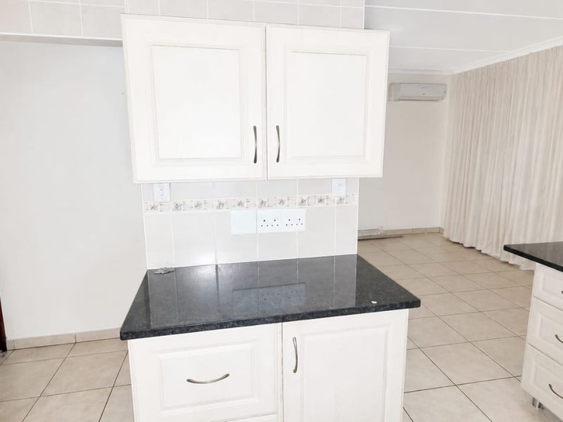 Charming 3-Bedroom Simplex – Perfect for Families or Those Looking to Downsize - Photo 5