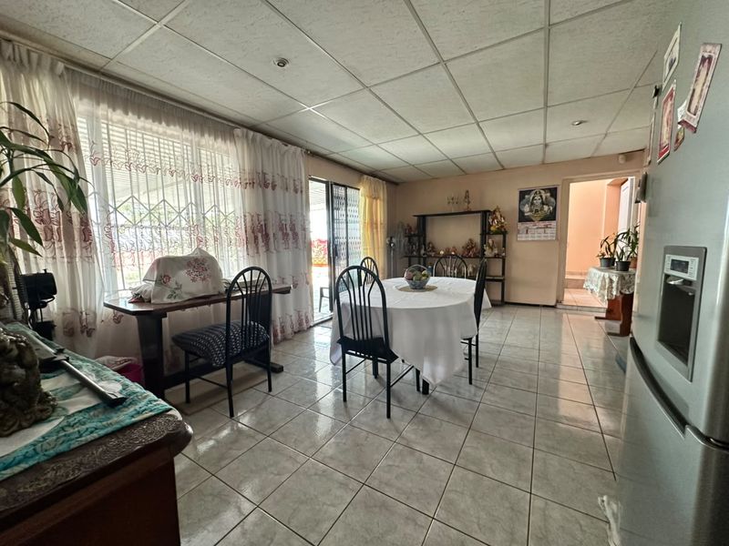 Spacious Family Home In The Heart Of Stanger Manor - Photo 7