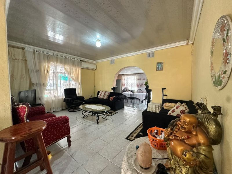Spacious Family Home In The Heart Of Stanger Manor - Photo 4