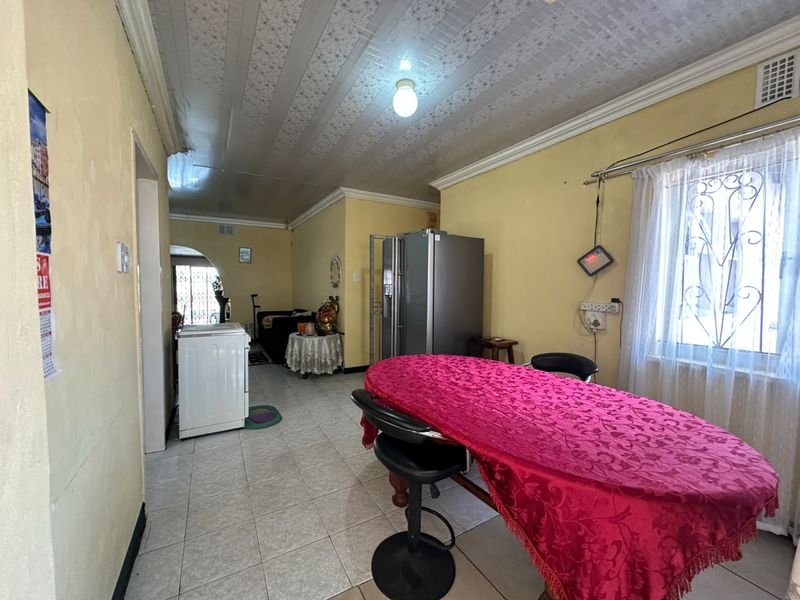 Spacious Family Home In The Heart Of Stanger Manor - Photo 5