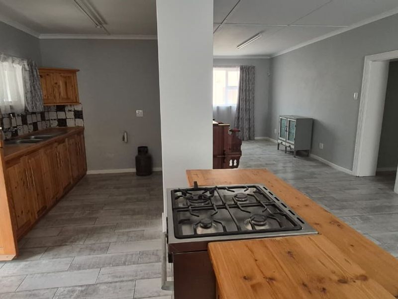 KAROO HOME WITH 4x JOJO TANKS & BUILT-IN BRAAI - Photo 9