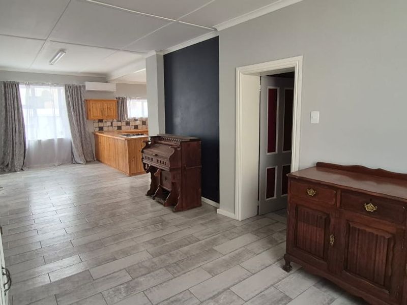 KAROO HOME WITH 4x JOJO TANKS & BUILT-IN BRAAI - Photo 8