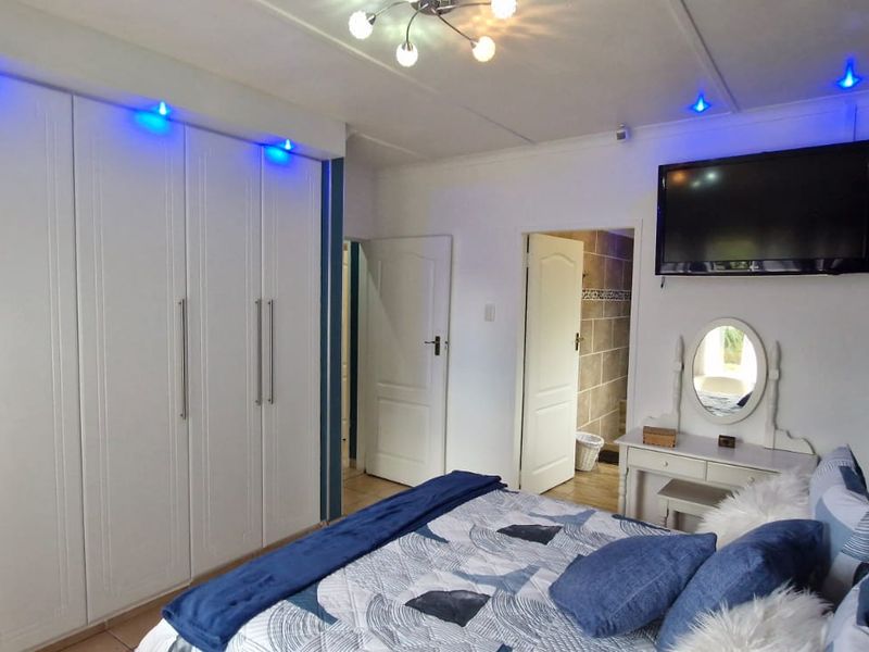 Six-Month Lease Only! - Photo 10