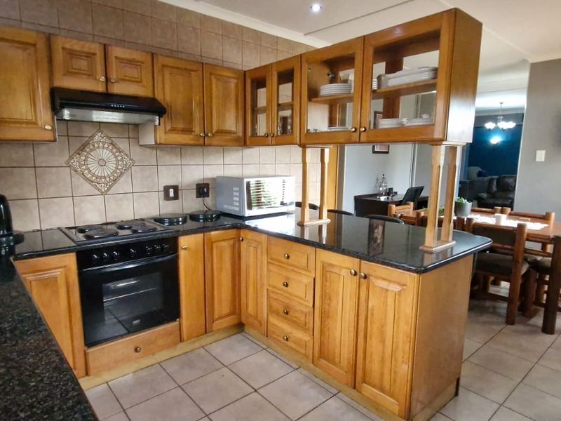 Six-Month Lease Only! - Photo 3