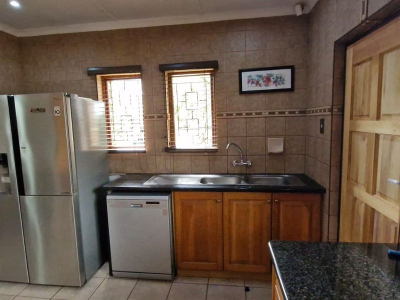 Six-Month Lease Only! - Photo 5