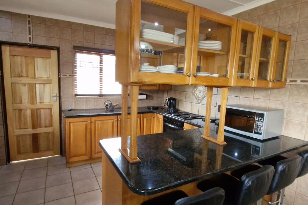 Six-Month Lease Only! - Photo 4