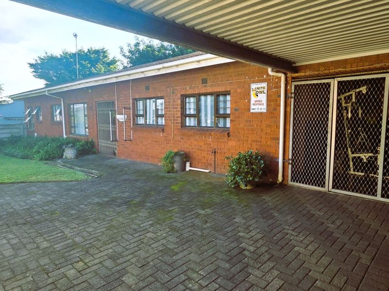 Spacious home with 1-bedroom flatlet - Photo 7