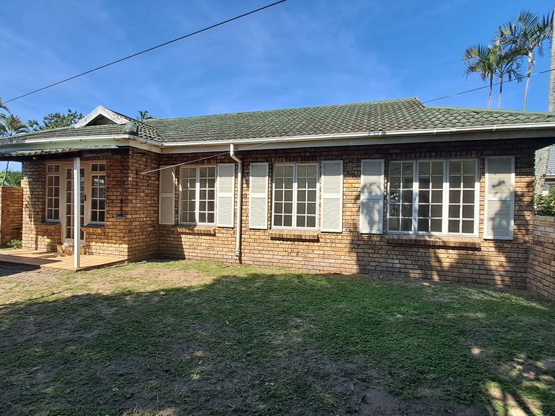 Secure 3 Bedroom, 2 Bathroom Simplex with Pet-Friendly Garden in Meerensee - Photo 1