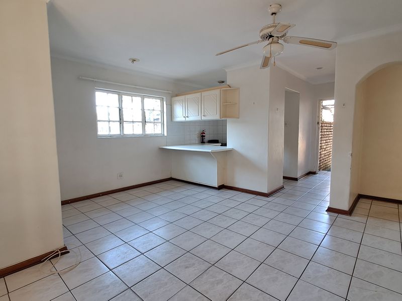 Secure 3 Bedroom, 2 Bathroom Simplex with Pet-Friendly Garden in Meerensee - Photo 7