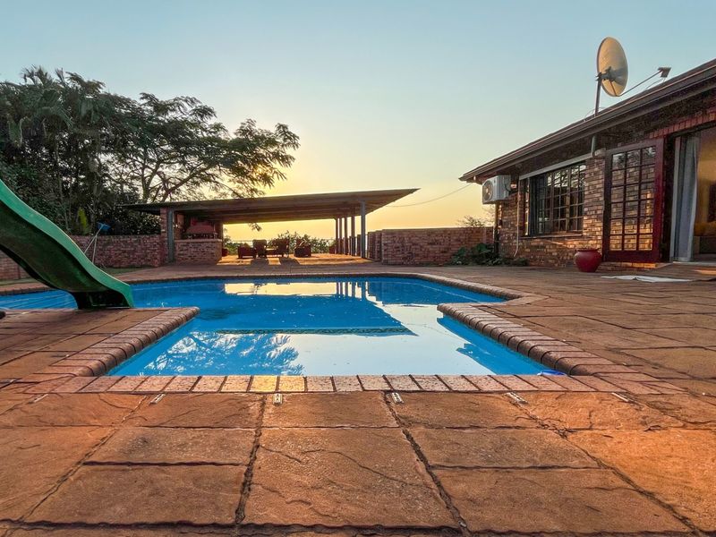 Spacious Family Home with Two Flatlets, Solar Power and Stunning distant Mountain Views! - Photo 1