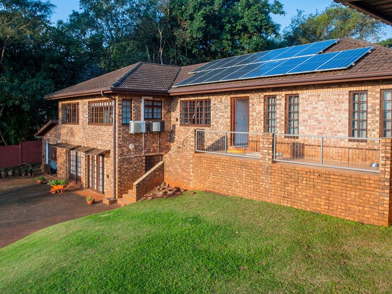 Spacious Family Home with Two Flatlets, Solar Power and Stunning distant Mountain Views! - Photo 3
