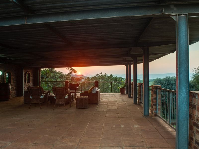 Spacious Family Home with Two Flatlets, Solar Power and Stunning distant Mountain Views! - Photo 6