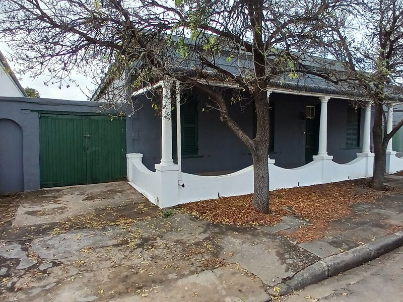 Spacious 4-Bedroom Family Home with Large Pet-Friendly Garden - Photo 1